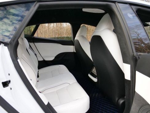 Used 2021 Tesla Model S Plaid image 34