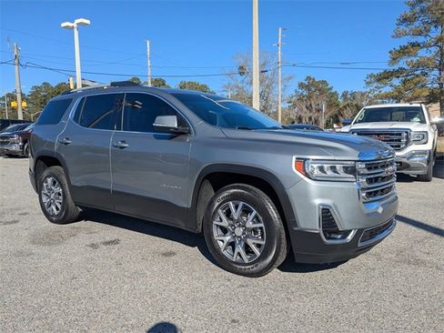 Used 2023 GMC Acadia SLT w/ Preferred Package image 3