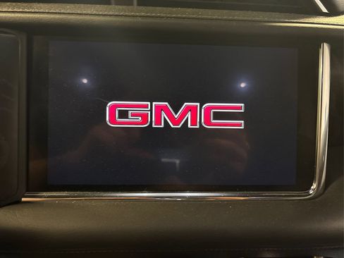 Used 2022 GMC Yukon Denali w/ Denali Premium Package AWD/4WD image 25