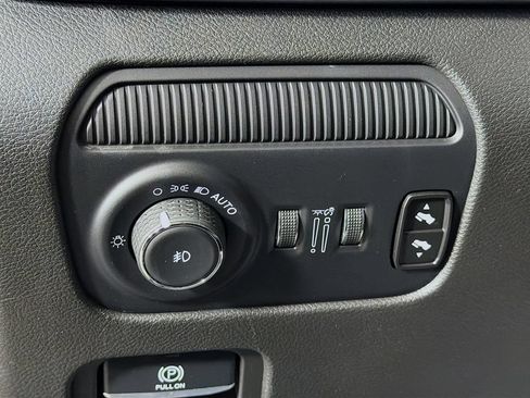 Used 2024 Jeep Wagoneer Series II AWD/4WD image 10