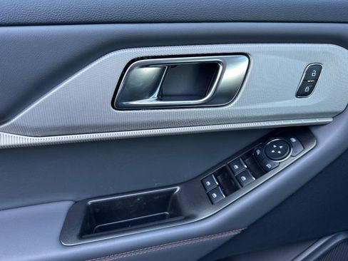 New 2026 Ford Explorer Active w/ Active Comfort Package image 19