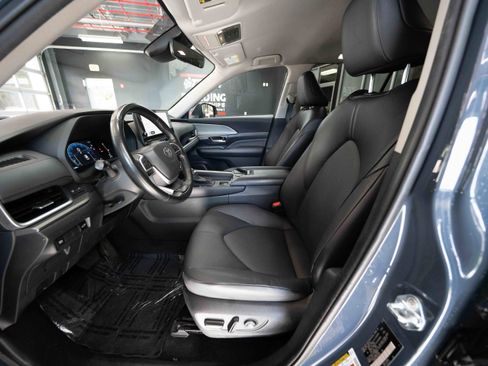 Used 2024 Toyota Grand Highlander XLE AWD/4WD image 9