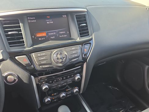 Used 2018 Nissan Pathfinder S FWD image 29