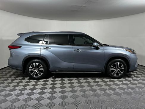 Used 2021 Toyota Highlander XLE FWD image 4