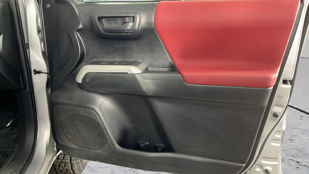 Used 2022 Toyota Tacoma SR5 AWD/4WD image 19