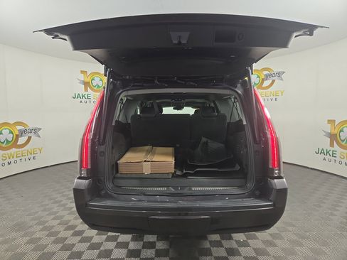 Used 2017 Cadillac Escalade ESV Luxury image 38