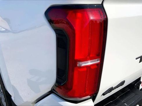 Certified 2026 Toyota Tacoma SR5 AWD/4WD image 28