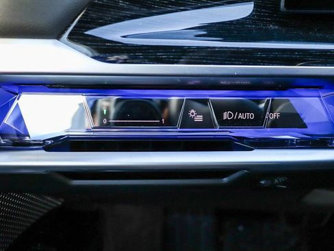 Used 2025 BMW i7 eDrive50 w/ M Sport Package image 21