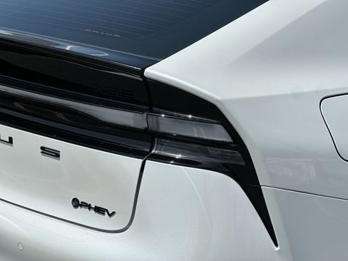 New 2026 Toyota Prius Plug-In Hybrid FWD image 25