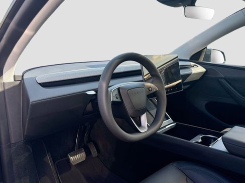 Used 2026 Tesla Model Y 2WD image 30