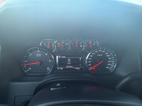 Used 2018 Chevrolet Suburban LT image 12