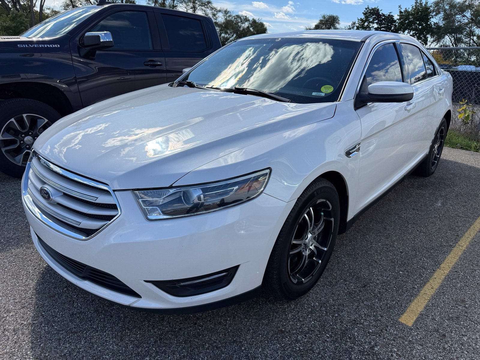 Used 2018 Ford Taurus SEL w/ Equipment Group 201A AWD/4WD image 5
