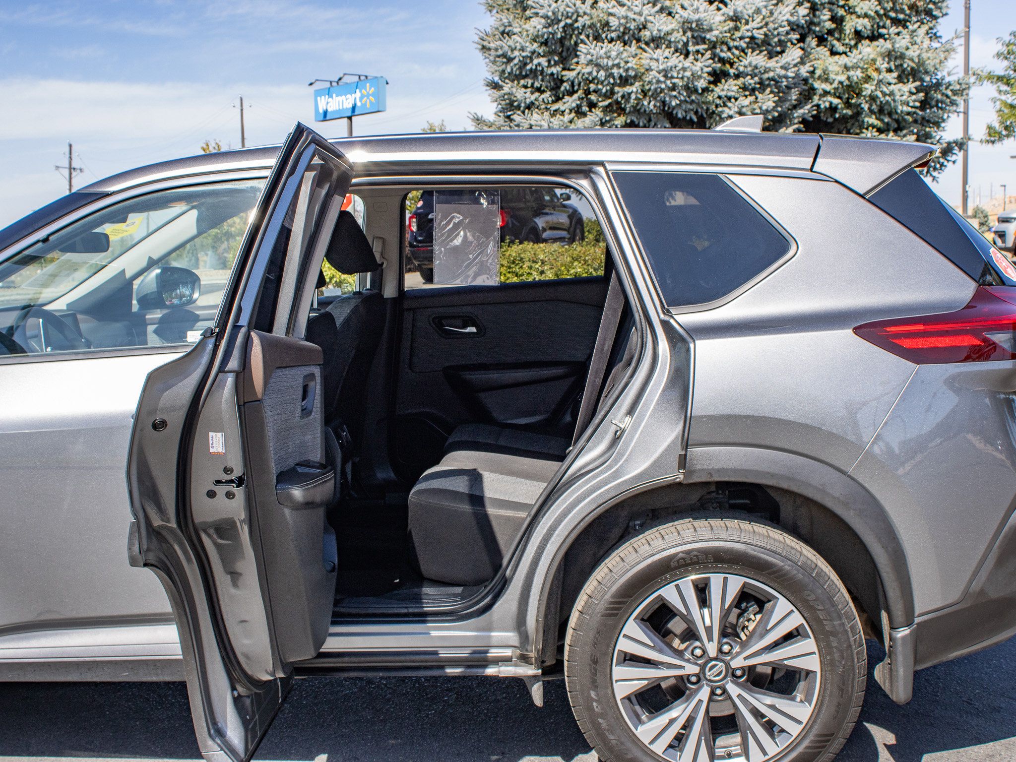 Used 2021 Nissan Rogue SV AWD/4WD image 14