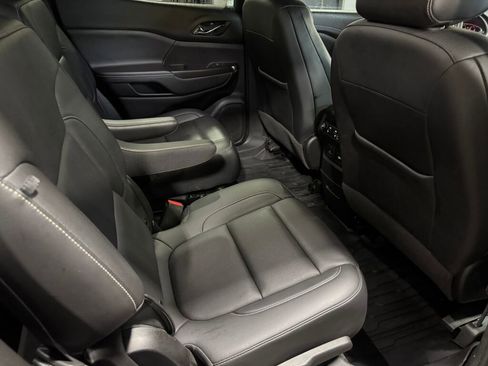 Used 2023 GMC Acadia SLT w/ Preferred Package image 19