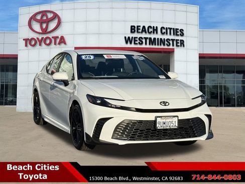 Certified 2025 Toyota Camry SE w/ Convenience Package image 3