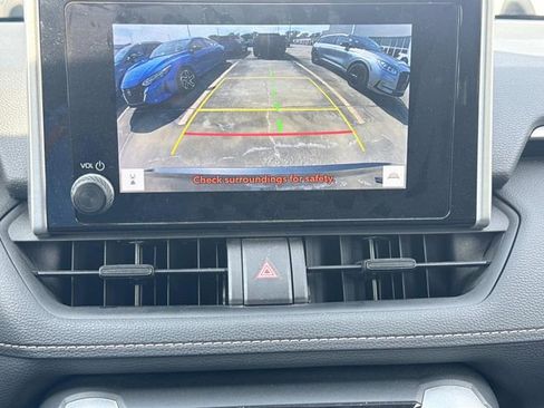 Used 2024 Toyota RAV4 XLE FWD image 32
