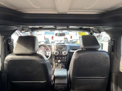 Used 2015 Jeep Wrangler Rubicon image 22