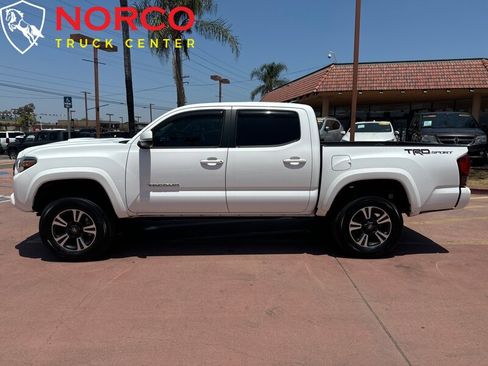 Used 2018 Toyota Tacoma TRD Sport w/ Technology Package image 5