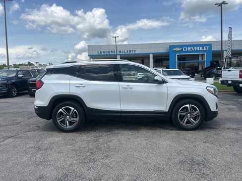 Used 2020 GMC Terrain SLT w/ Preferred Package FWD image 2