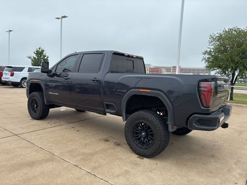 Used 2024 GMC Sierra 2500 AT4 w/ Technology Package AWD/4WD image 2