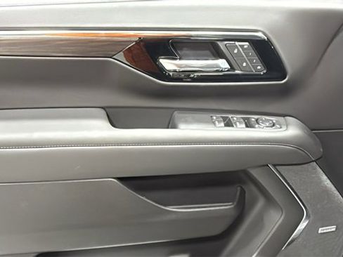 New 2026 Chevrolet Suburban Z71 image 9