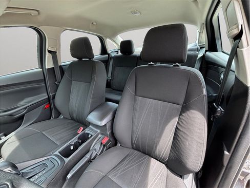 Used 2018 Ford Focus SE FWD image 14