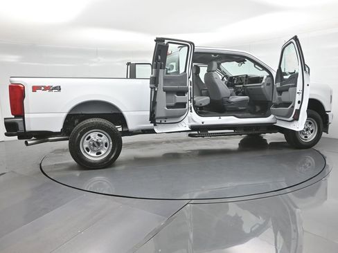 New 2026 Ford F350 XL w/ FX4 Off-Road Package image 4