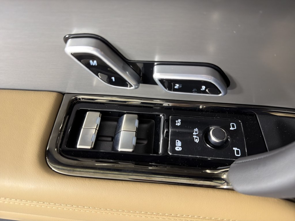 New 2027 Land Rover Range Rover Sport SE AWD/4WD image 27