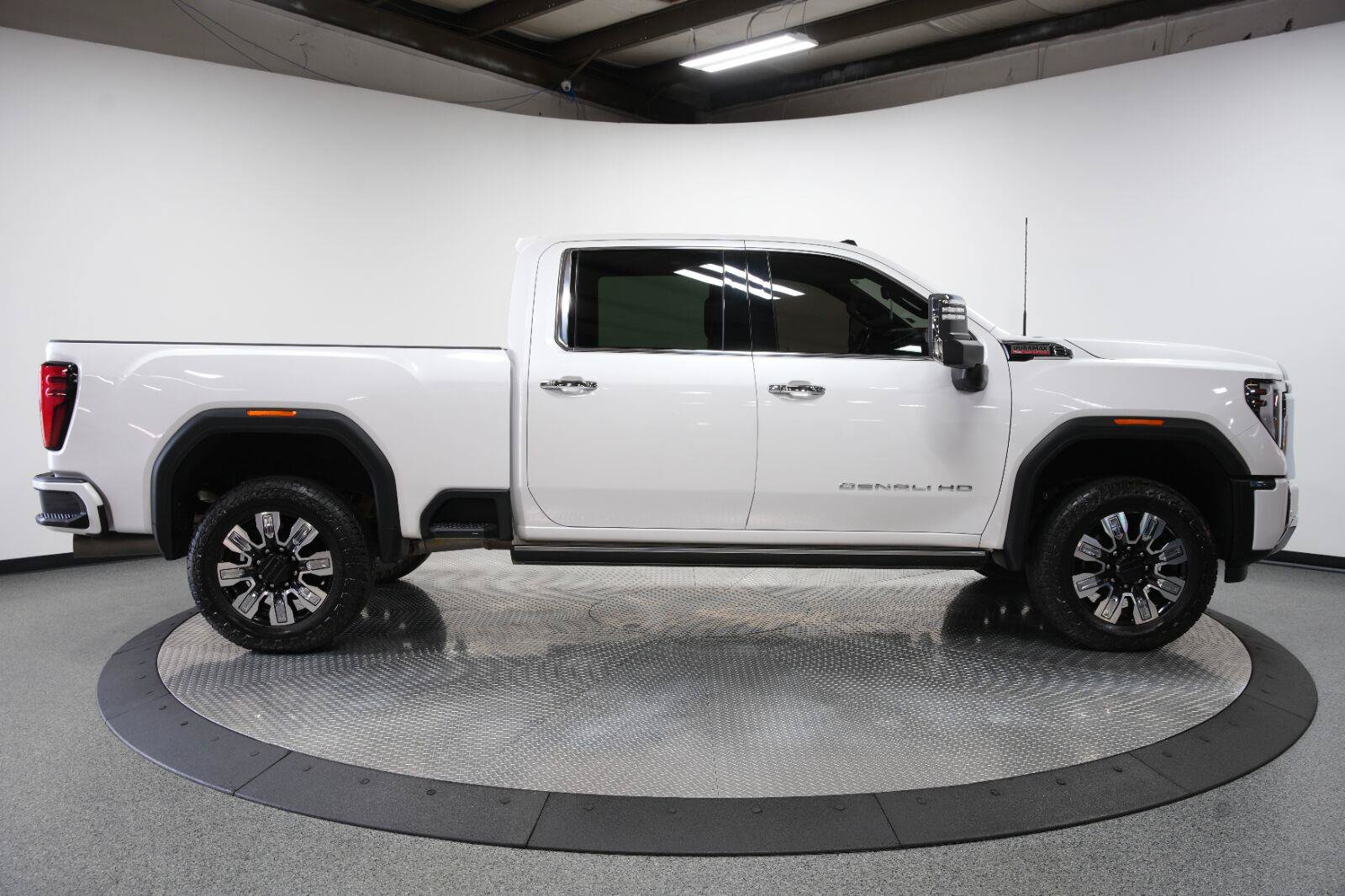 Certified 2024 GMC Sierra 2500 Denali w/ Denali Reserve Package AWD/4WD image 12