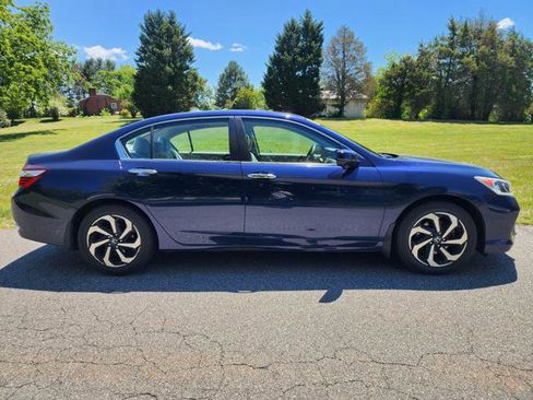 Used 2017 Honda Accord EX image 7