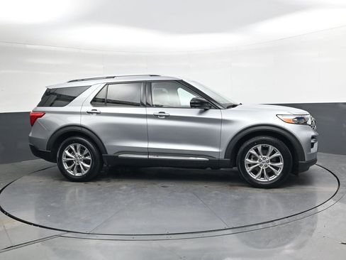 Used 2021 Ford Explorer Limited w/ Equipment Group 301A image 3