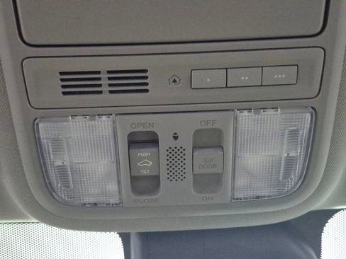 Used 2016 Honda Odyssey Touring Elite image 21