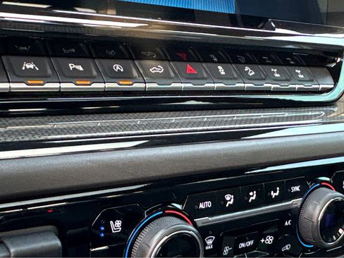 Certified 2025 Chevrolet Silverado 1500 ZR2 image 27