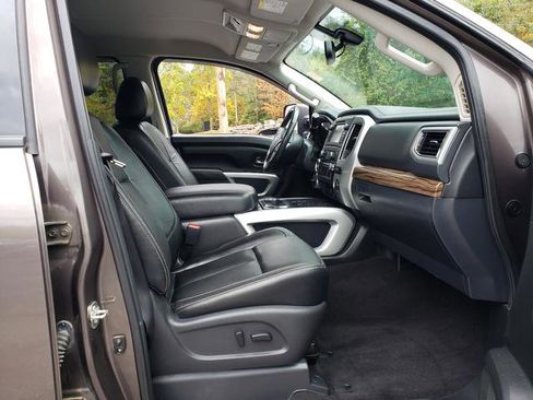 Used 2016 Nissan Titan SL image 15
