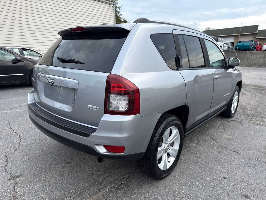 Used 2016 Jeep Compass Latitude AWD/4WD image 5