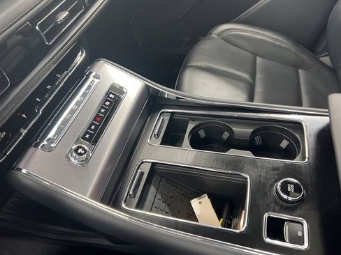 Certified 2025 Lincoln Aviator AWD image 22