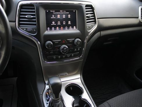 Used 2018 Jeep Grand Cherokee Laredo image 21