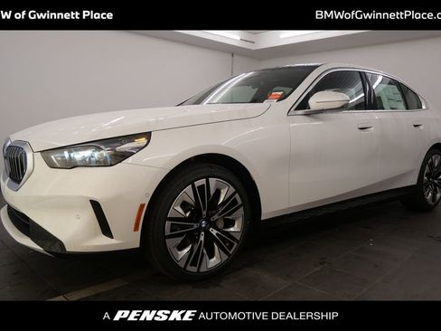 Used 2025 BMW 530i image 1