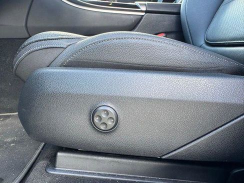 Certified 2025 Mercedes-Benz GLC 300 GLC 300 image 8