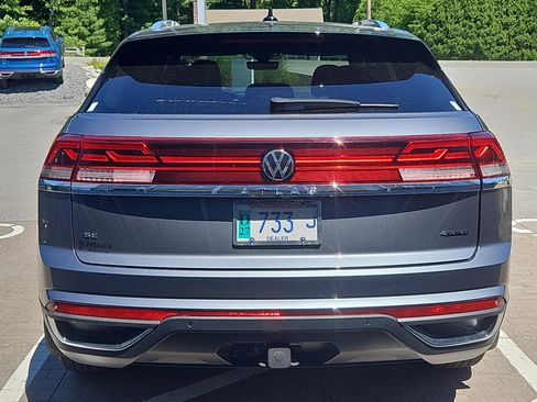 Certified 2024 Volkswagen Atlas Cross Sport SE w/ Panoramic Sunroof Package AWD/4WD image 29