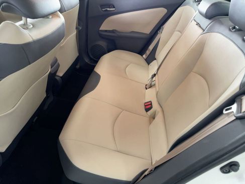 Used 2018 Toyota Prius Four image 12