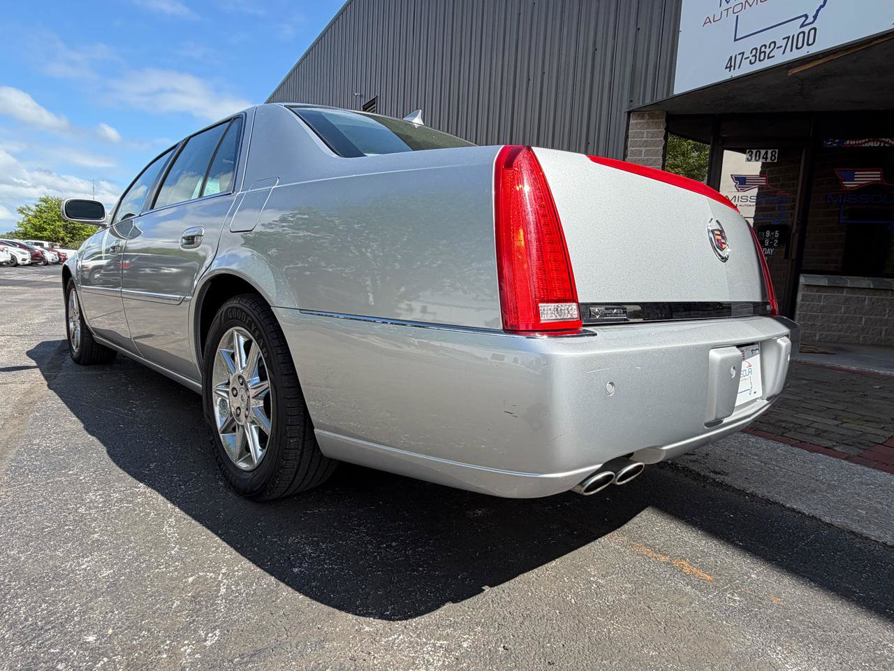 Used 2010 Cadillac DTS Luxury FWD image 5