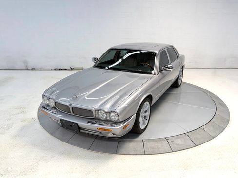Used 2000 Jaguar XJ8 RWD image 12