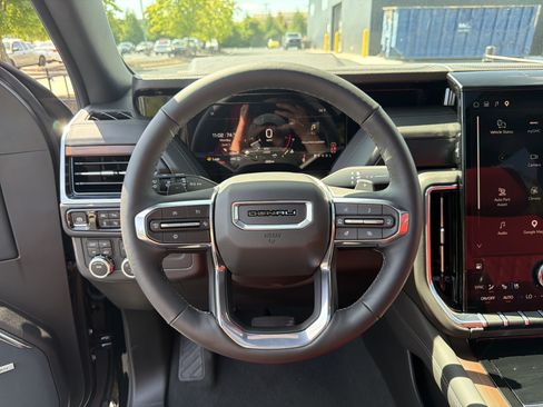 Used 2026 GMC Yukon Denali w/ Sun & Power Step Package AWD/4WD image 11