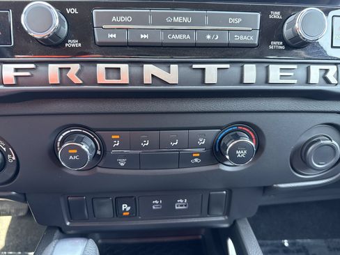 Used 2025 Nissan Frontier SV AWD/4WD image 16