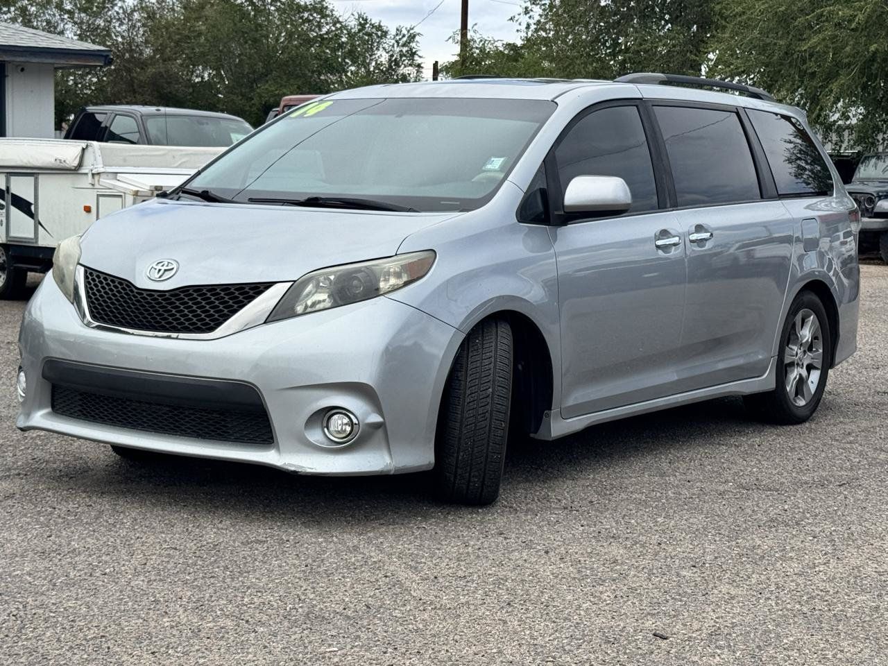 Used 2014 Toyota Sienna SE FWD image 3