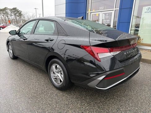 Used 2025 Hyundai Elantra SE image 7