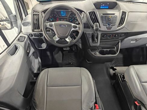 Used 2018 Ford Transit 250 130 Medium Roof RWD image 4