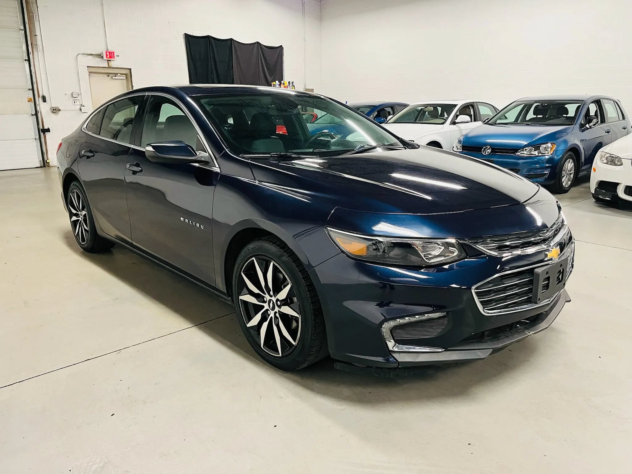 Used 2018 Chevrolet Malibu LT w/ Leather Package FWD image 4