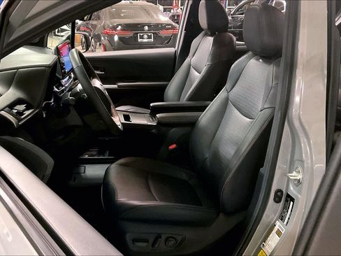 Used 2024 Toyota Sienna XLE Woodland Edition image 7